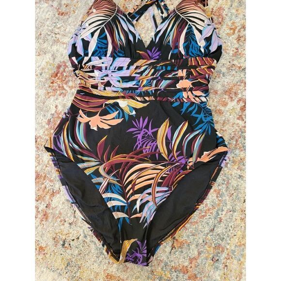 La Blanca Botanical One-P Swimsuit 10 - Picture 2 of 7